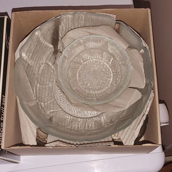 7 piece serving dish set - Picture 2 of 2